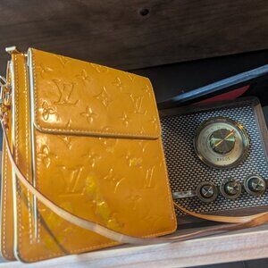 Vintage Louis Vuitton Motto Pouch Beige Leather Monogram Vernis: TH0970